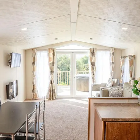 Great Harlow Views فندق