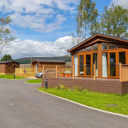 فندق Great Harlow Views *