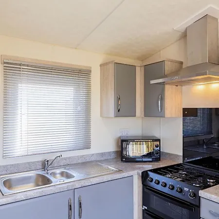 فندق Great Harlow Views *