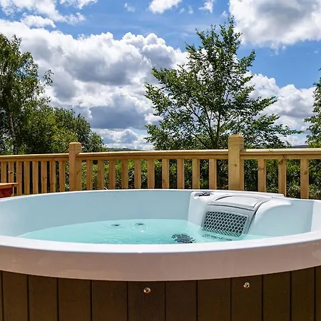 Great Harlow Views فندق