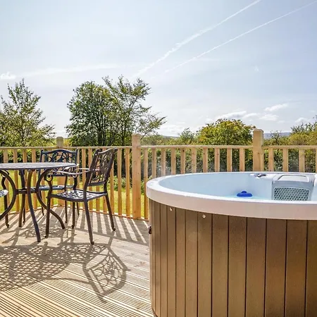 Great Harlow Views * Newby (Craven)