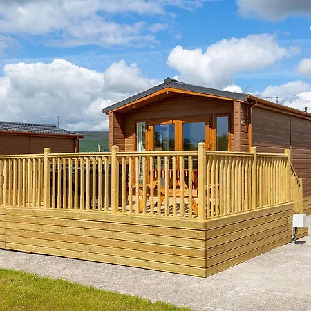 Great Harlow Views Hotel *