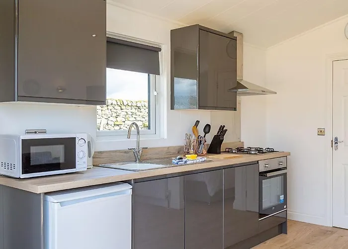 Great Harlow Views Hotel *